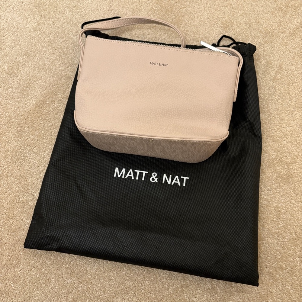 NWOT Sam Vegan Crossbody